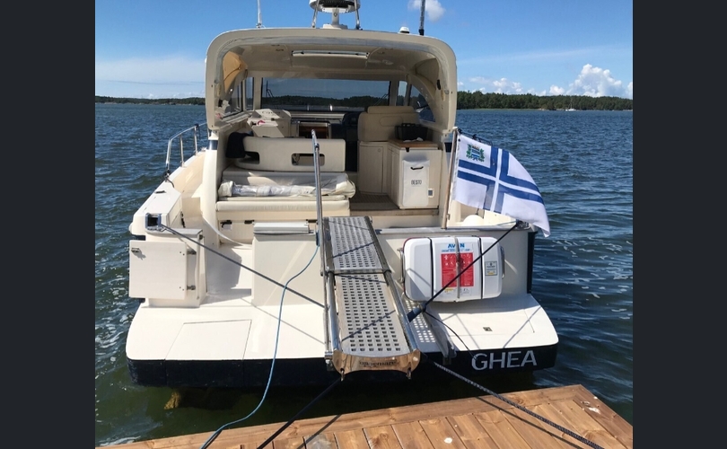 Cayman 38 WA Walkaround-kuva-2